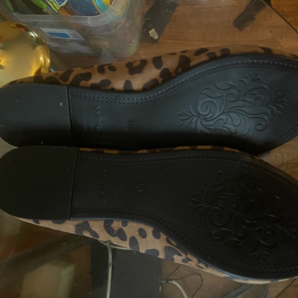 Women’s cheetah ballet flat size 10M - Picture 2 of 2